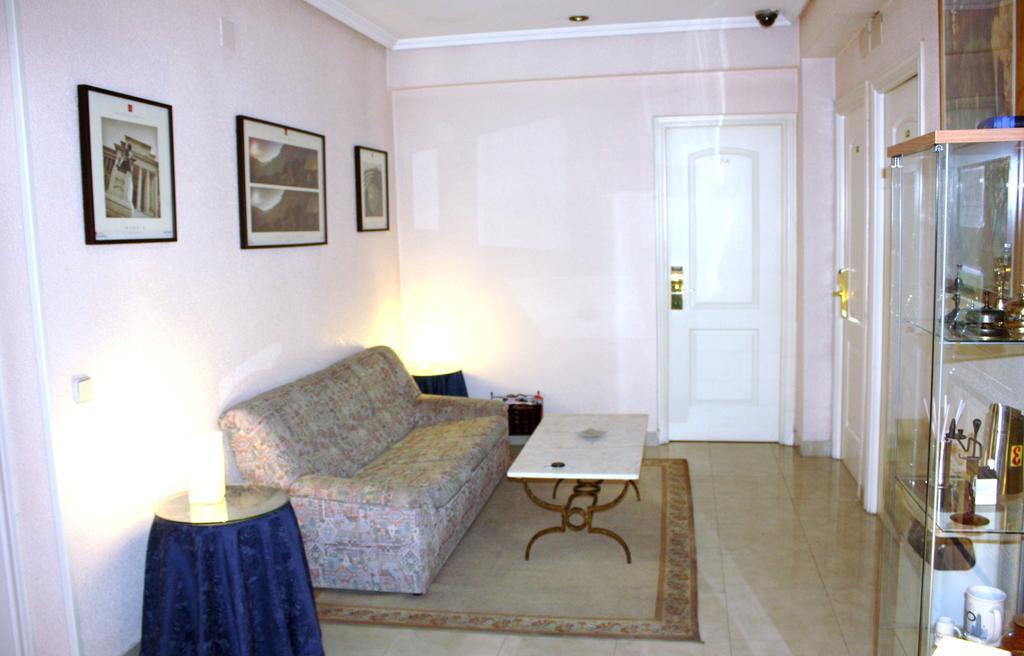 Hostal Artico Madrid Exterior foto